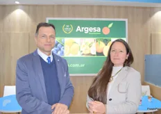 La empresa Argesa, de Argentina, es productora y exportadora de diferentes tipos de frutas, dicen el Ing. César Madeo y Tanja Haschke.